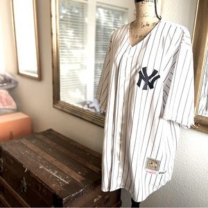 New York Yankees Jersey. 2006 Johnny Damon number 18. Vintage MLB shirt. Size XL